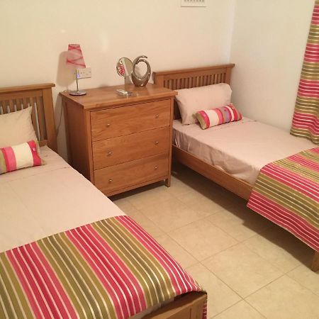 Excellent 2 Bed Apartment Мандрія Екстер'єр фото