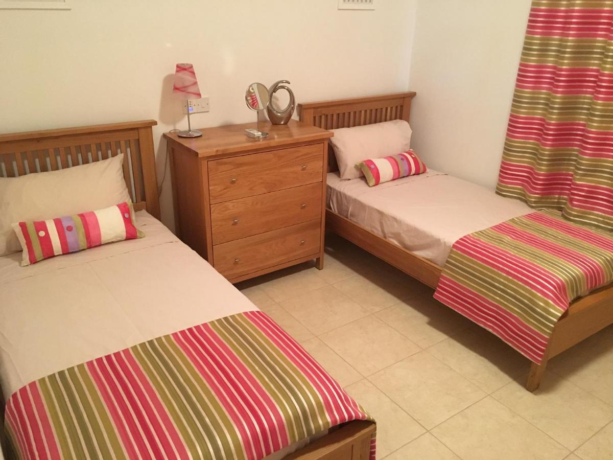 Excellent 2 Bed Apartment Мандрія Екстер'єр фото